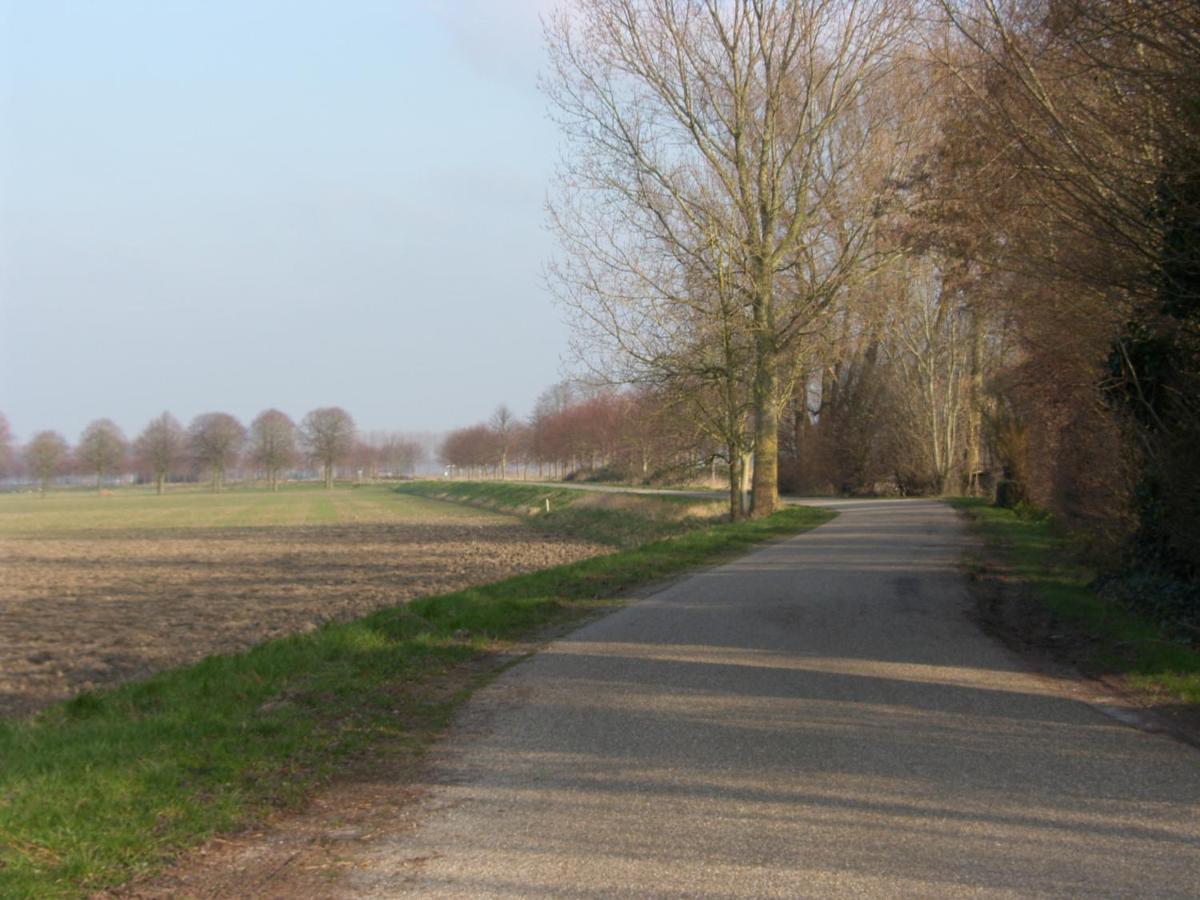 Bed and Breakfast Slapen Bij De Zeeuwse Lala IJzendijke Exterior foto