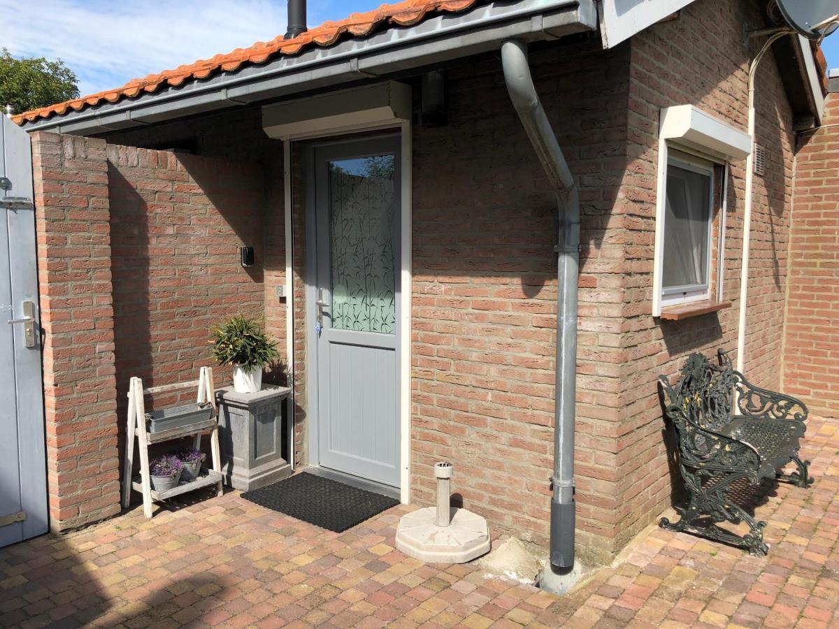 Bed and Breakfast Slapen Bij De Zeeuwse Lala IJzendijke Exterior foto