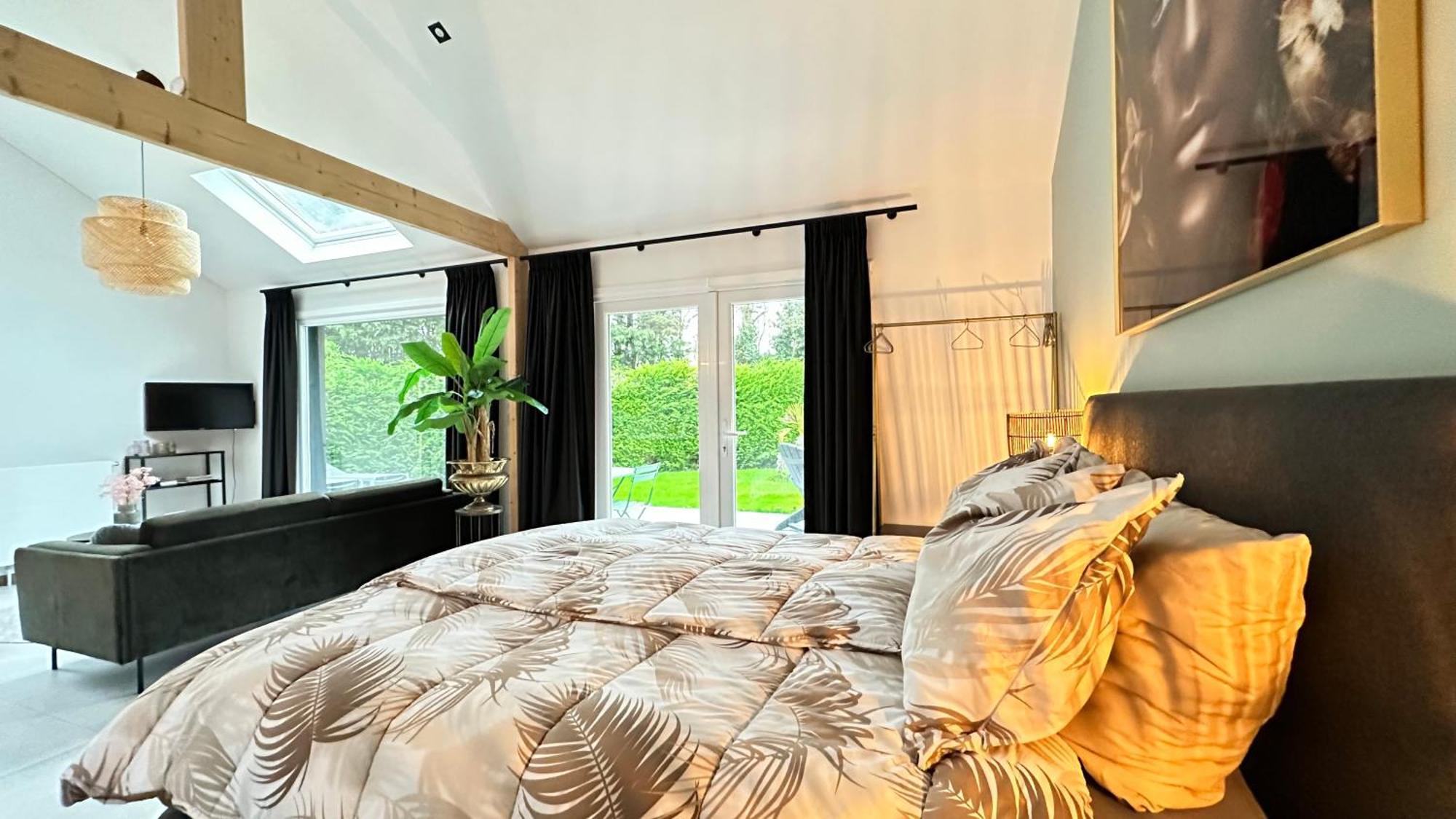 Bed and Breakfast Slapen Bij De Zeeuwse Lala IJzendijke Exterior foto